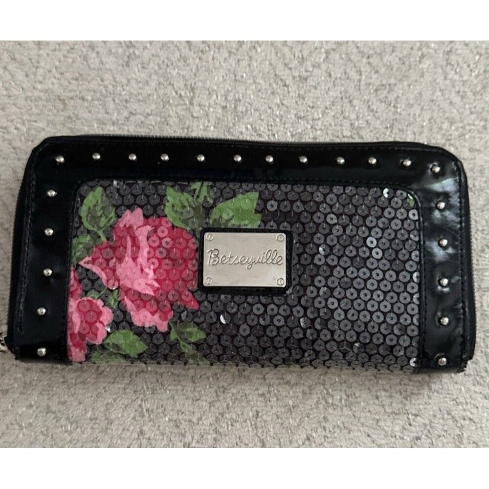 Betseyville BETSEY Johnson Rose Print Sequence Wallet  VTG Y2K Zip Around Silver